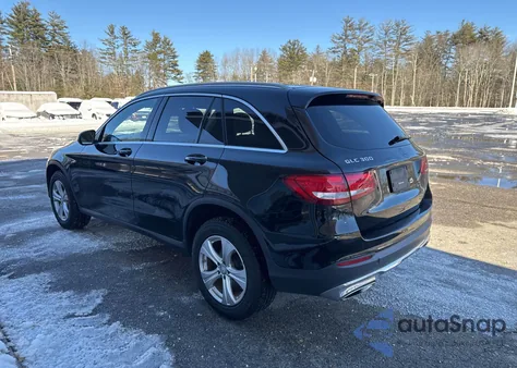 2016 Mercedes-Benz Glc 300 z USA, uszkodzony, nr VIN WDC0G4JB0GF071901